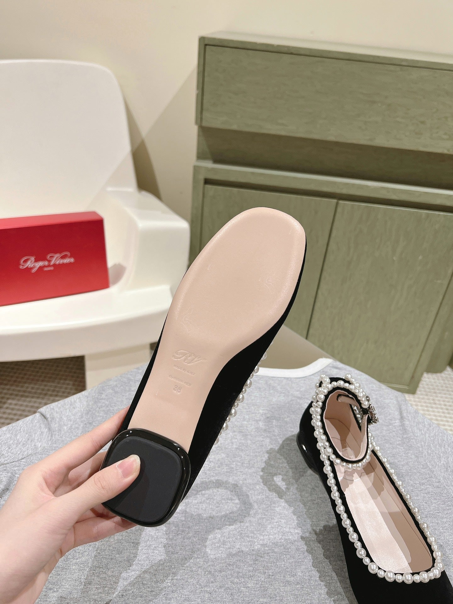 BALLERINAS MARY JANE IN BLACK SUEDE WITH PEARL TRIM