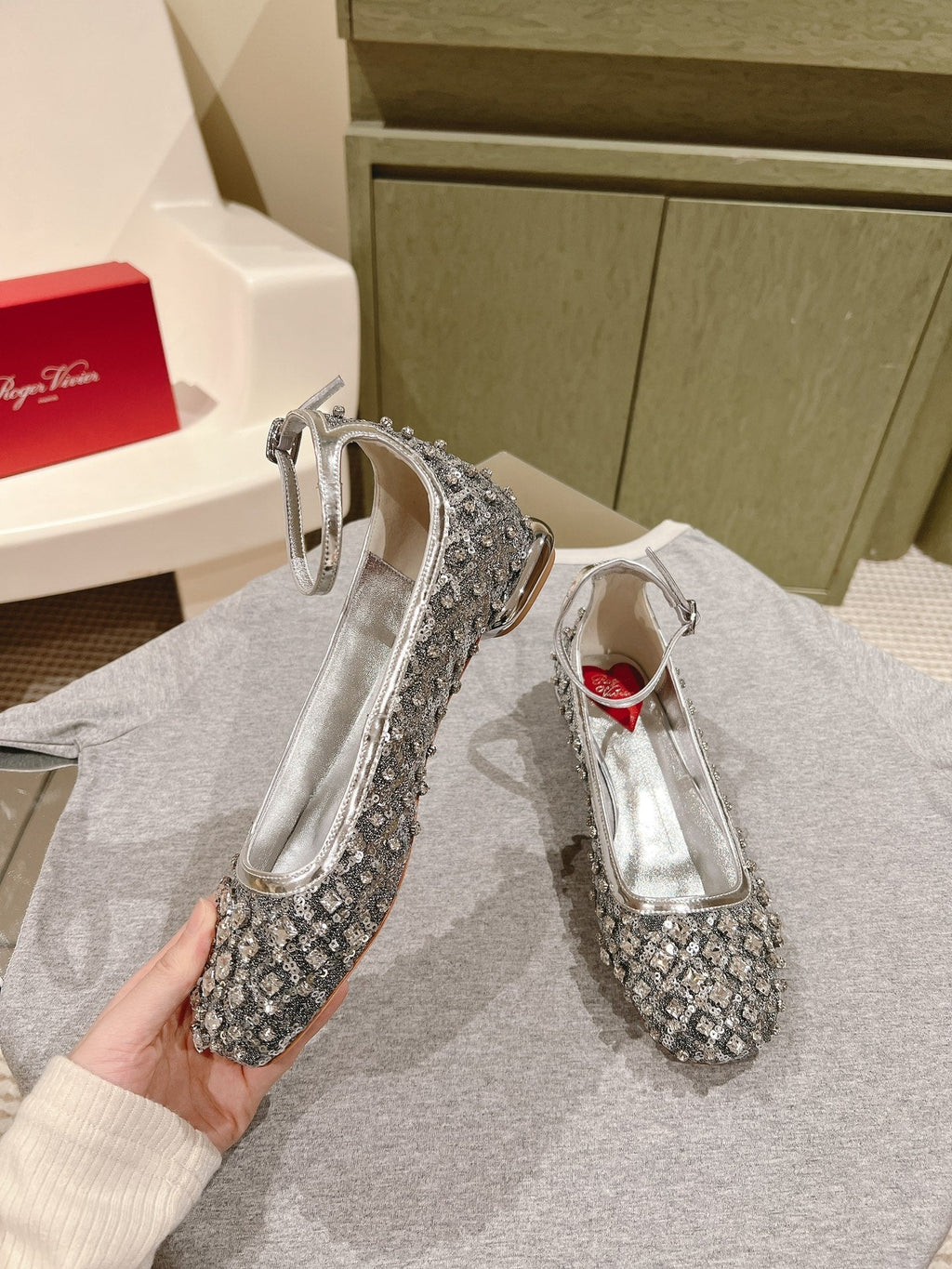 BALLERINAS IN SILVER FABRIC WITH CRYSTAL DETAILING