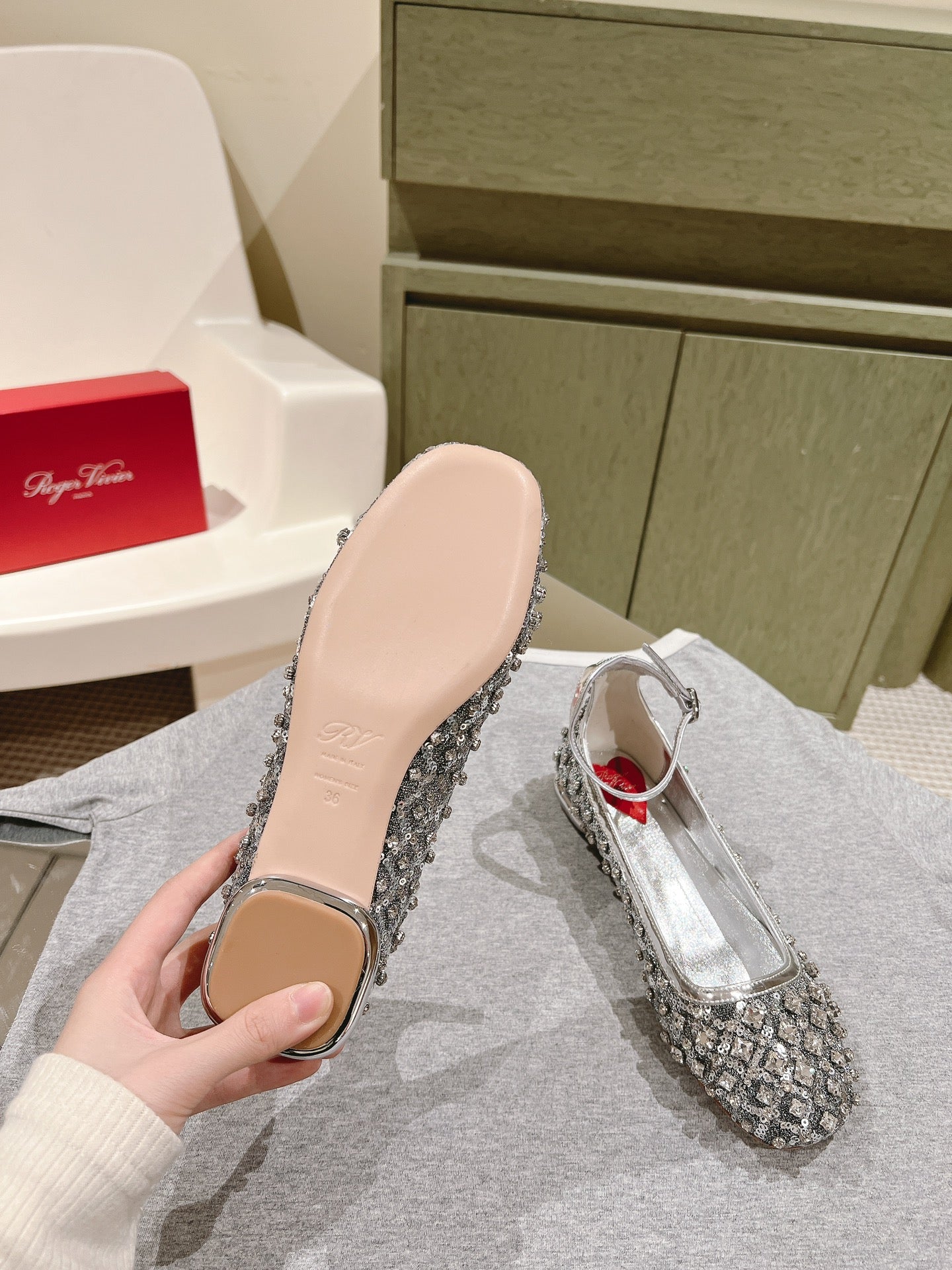 BALLERINAS IN SILVER FABRIC WITH CRYSTAL DETAILING