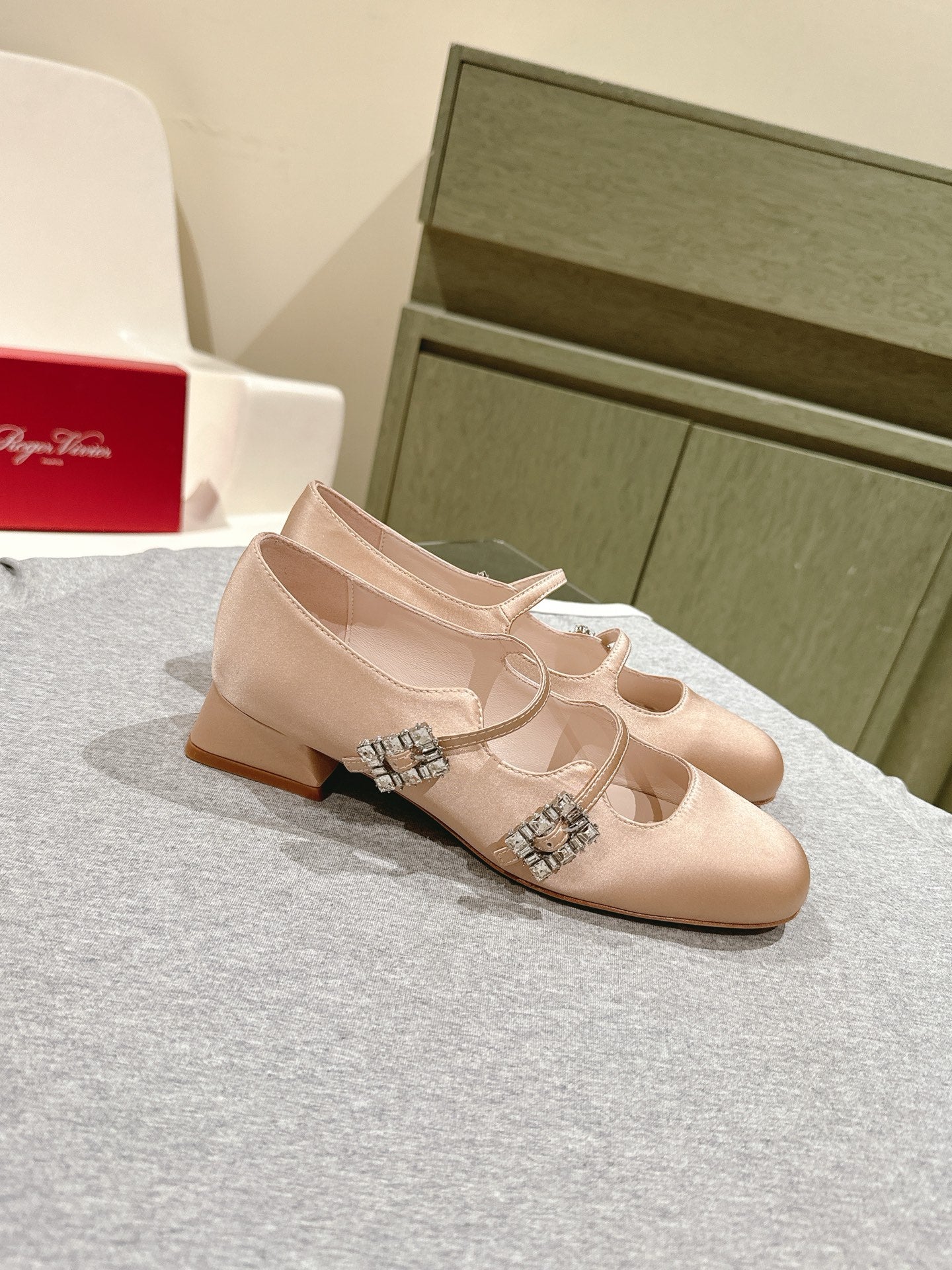 TRÈS VIVIER MARY JANE DOUBLE-STRAP IN NUDE SILK