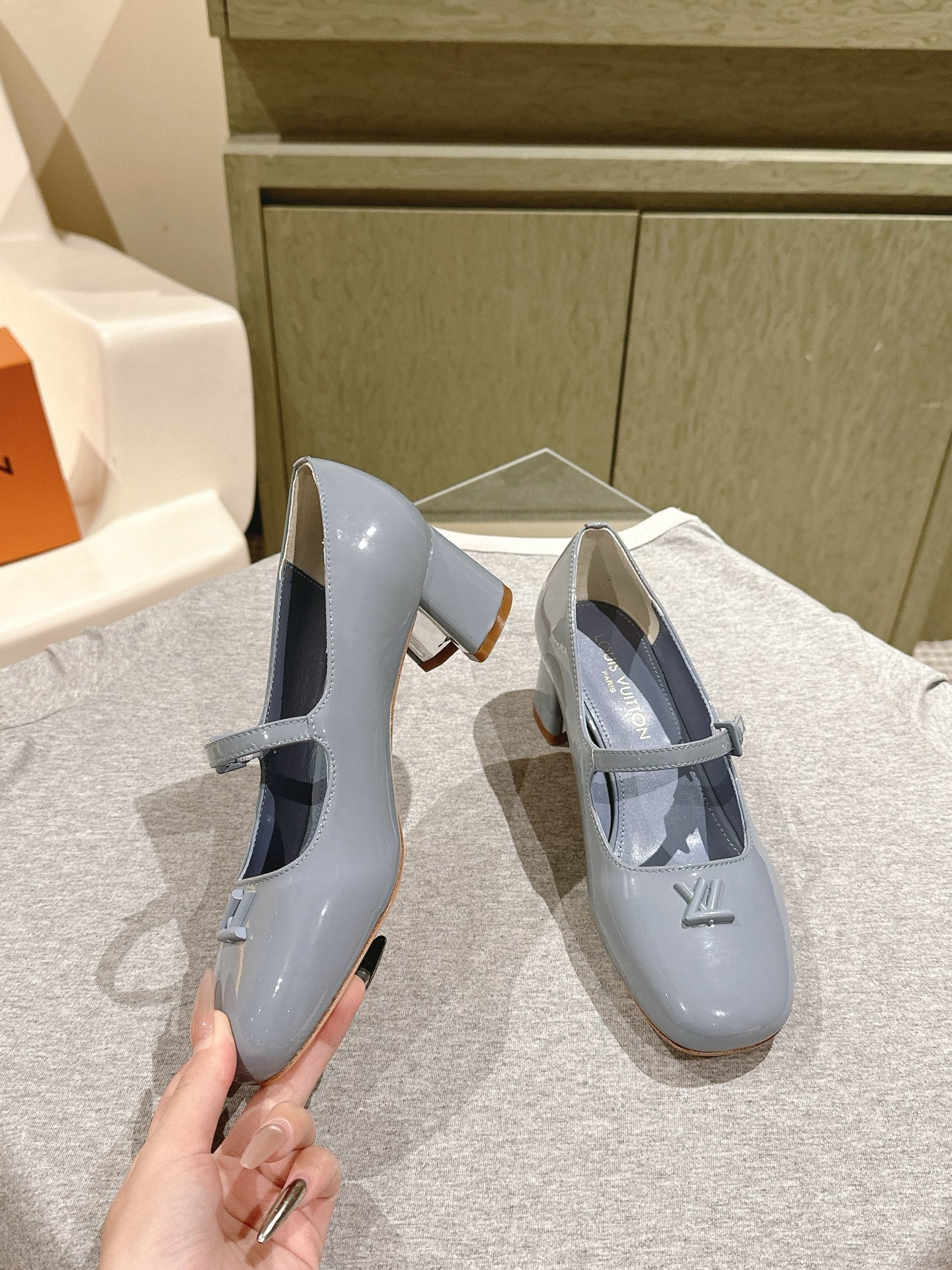 SWING HIGH MARY JANE 55 MM IN ICE BLUE PATENT CALFSKIN