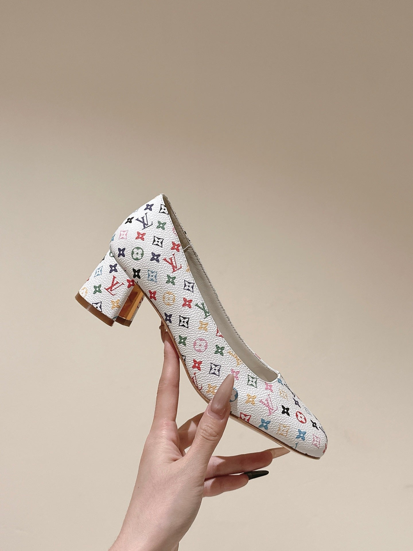 SWING HIGH PUMP 55 MM IN WHITE MONOGRAM CALFSKIN