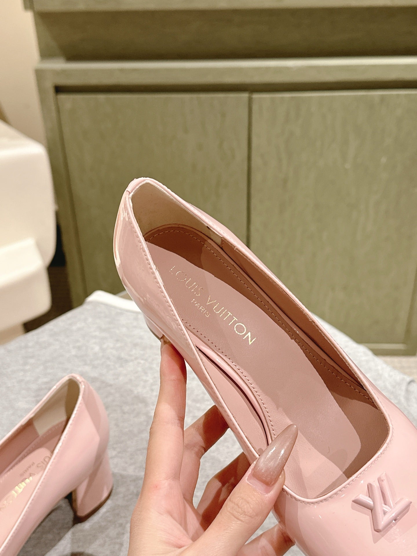 SWING HIGH PUMP 55 MM IN PALE PINK PATENT CALFSKIN