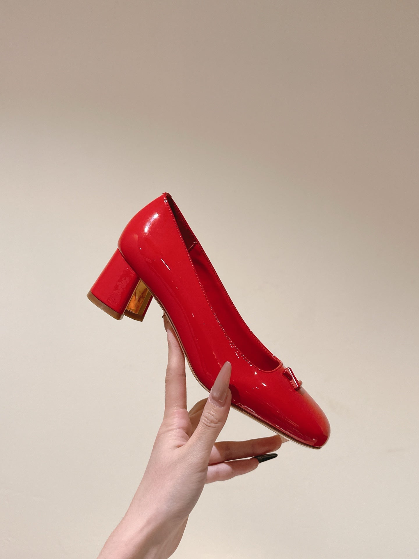 SWING HIGH PUMP 55 MM IN CRIMSON RED PATENT CALFSKIN