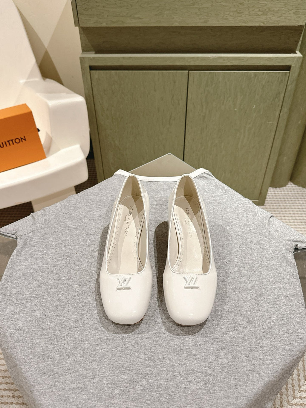 SWING HIGH PUMP 55 MM IN WHITE PATENT CALFSKIN