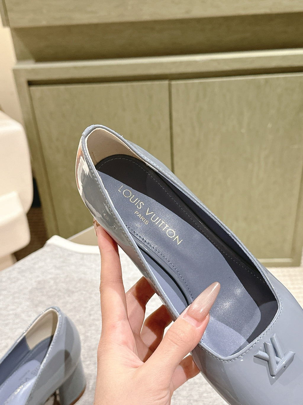 SWING HIGH PUMP 55 MM IN ICE BLUE PATENT CALFSKIN