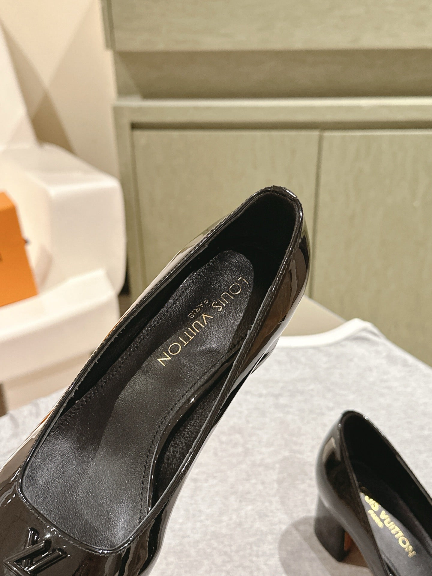 SWING HIGH PUMP 55 MM IN BLACK PATENT CALFSKIN