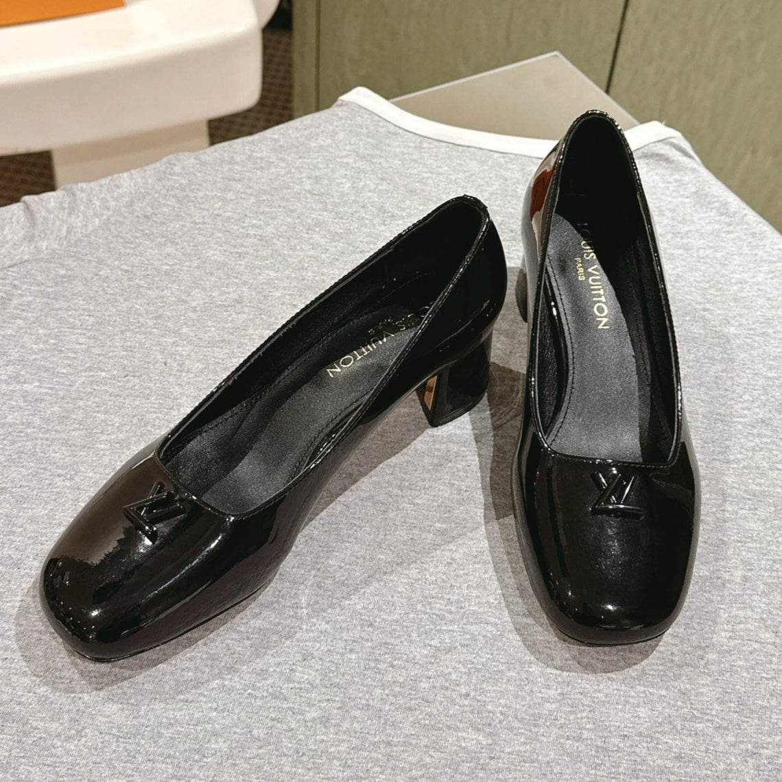 SWING HIGH PUMP 55 MM IN BLACK PATENT CALFSKIN