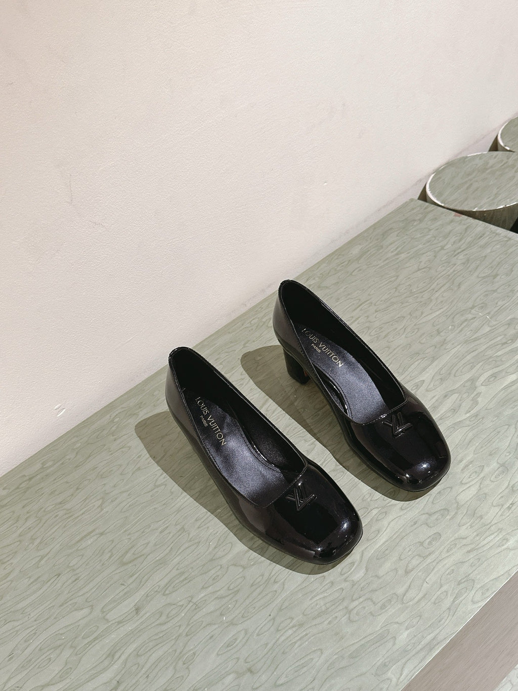 SWING HIGH PUMP 55 MM IN BLACK PATENT CALFSKIN