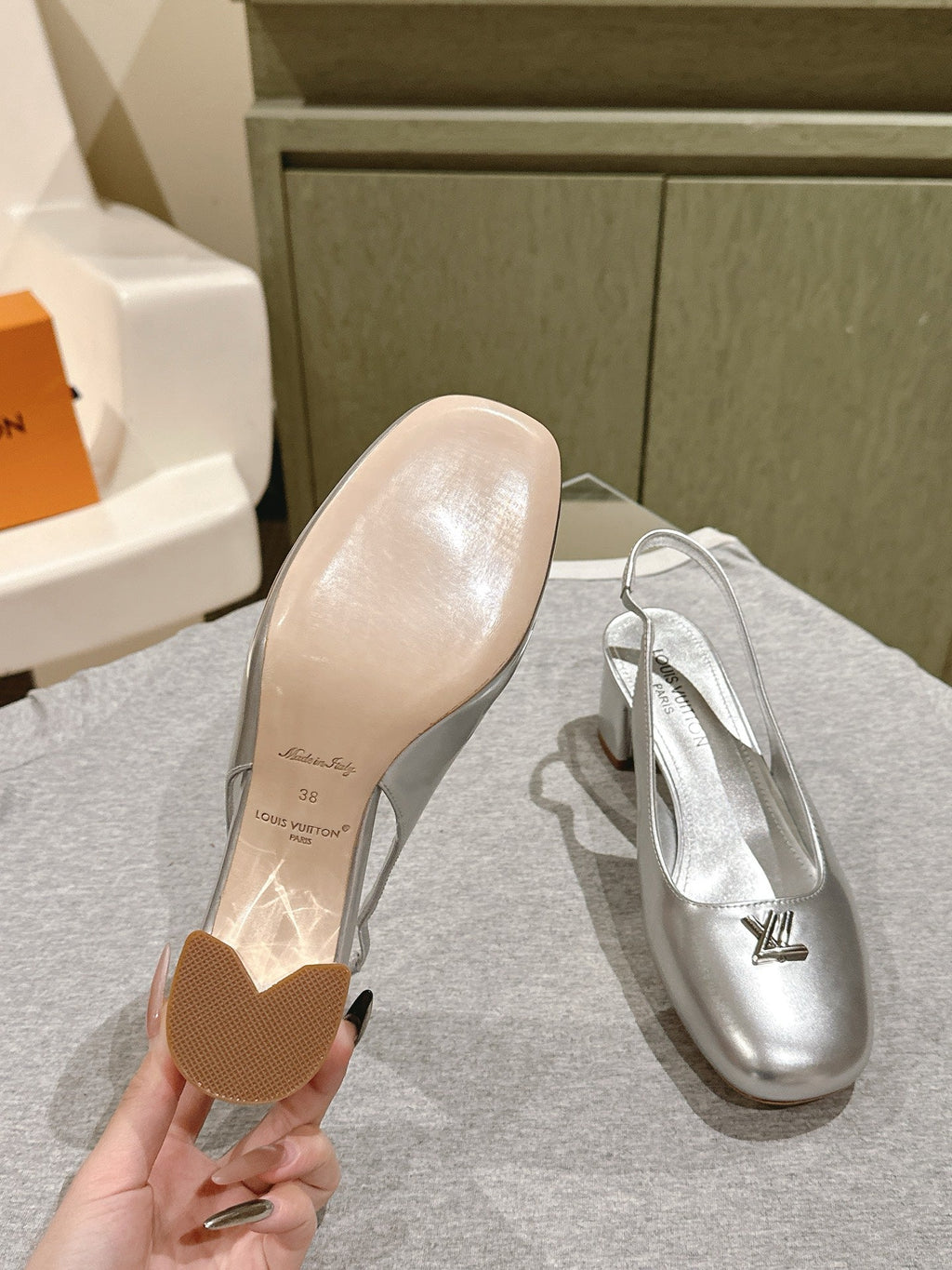 SWING SLINGBACK PUMP 55 MM IN SILVER CALFSKIN