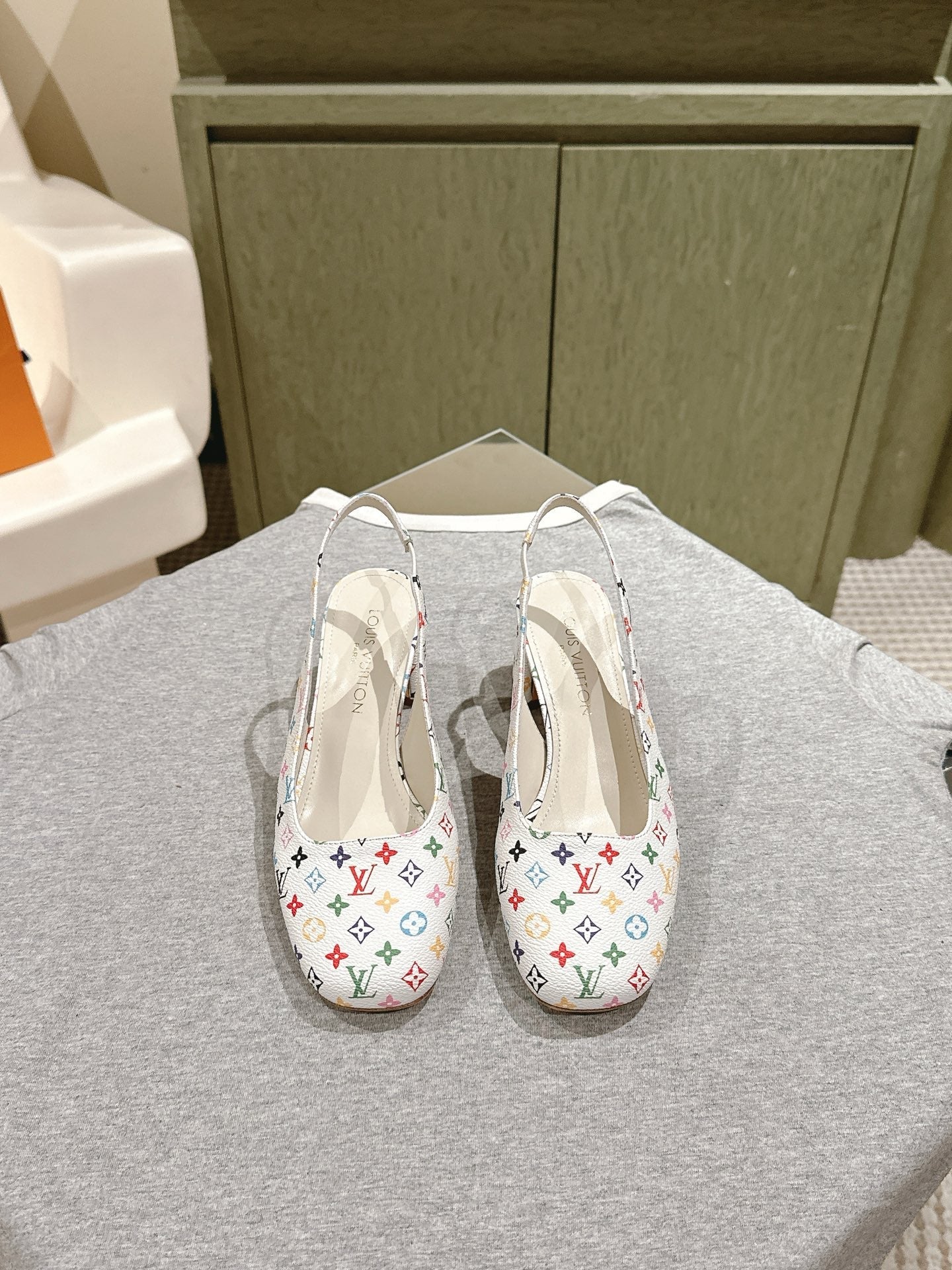 SWING SLINGBACK PUMP 55 MM IN WHITE MONOGRAM CALFSKIN