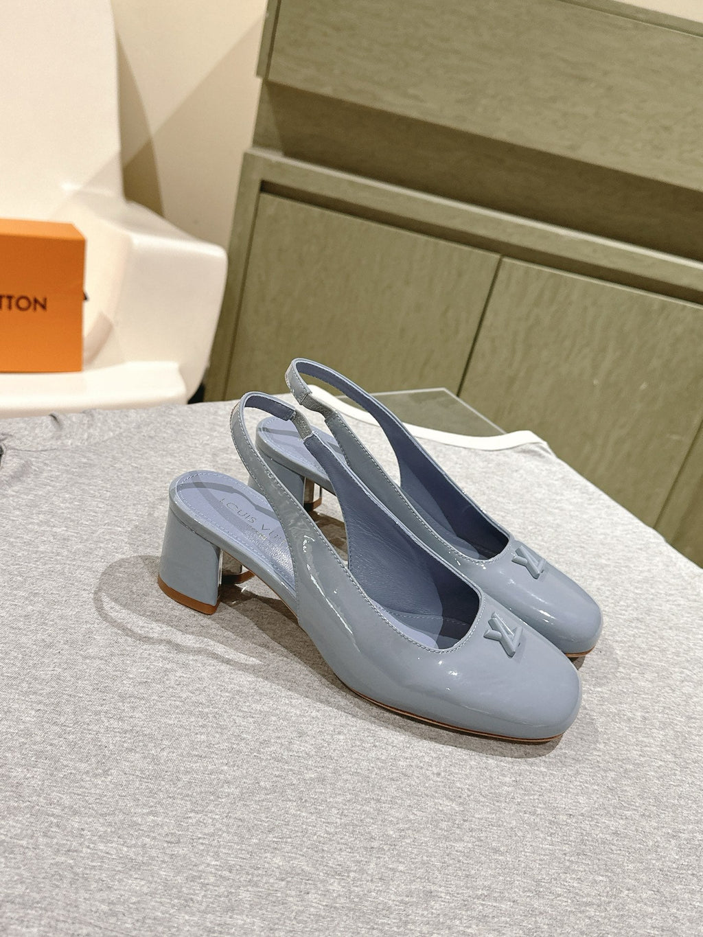 SWING SLINGBACK PUMP 55 MM IN ICE BLUE PATENT CALFSKIN