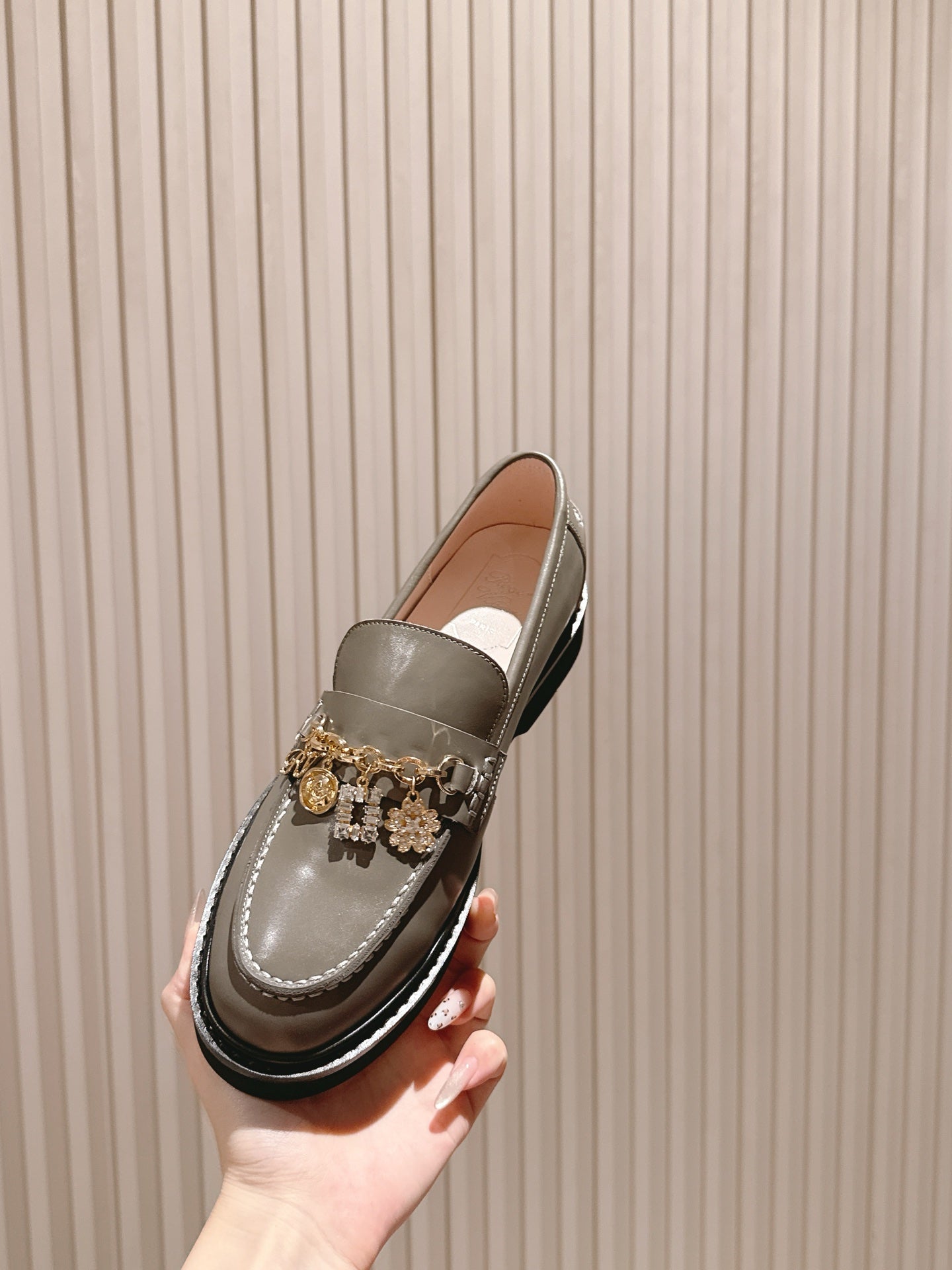 ROGER VIVIER 25S RANGERS CHAIN LOAFER IN GRAY CALFSKIN