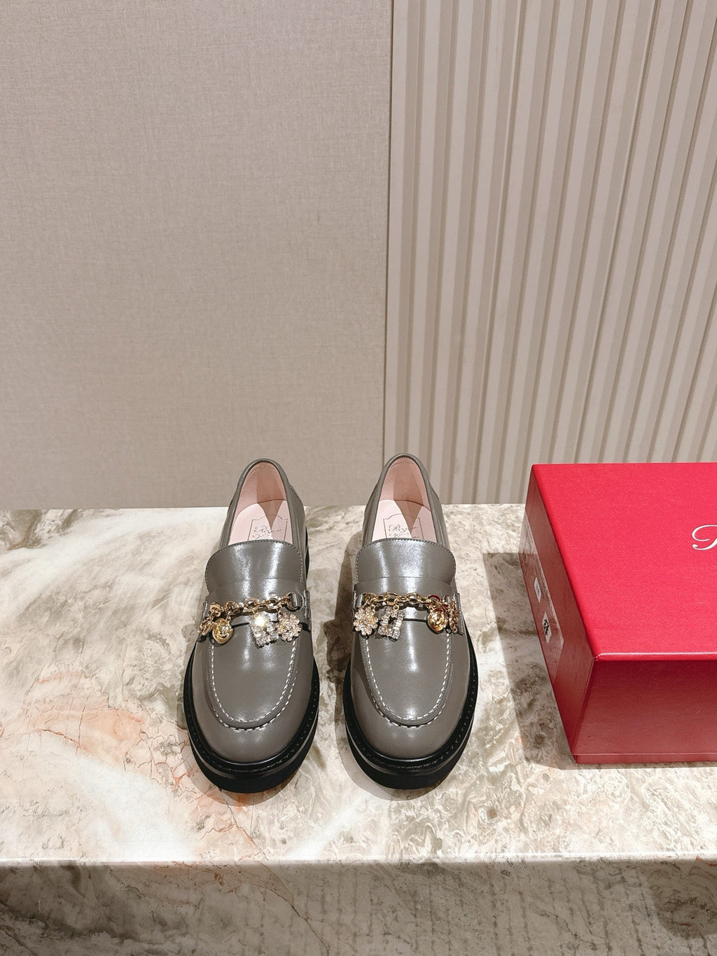 ROGER VIVIER 25S RANGERS CHAIN LOAFER IN GRAY CALFSKIN