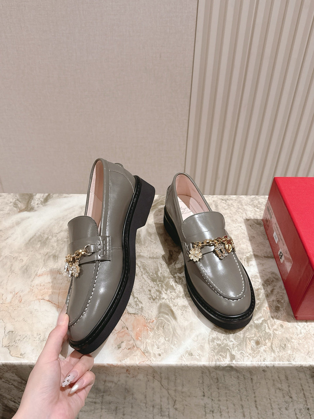 ROGER VIVIER 25S RANGERS CHAIN LOAFER IN GRAY CALFSKIN