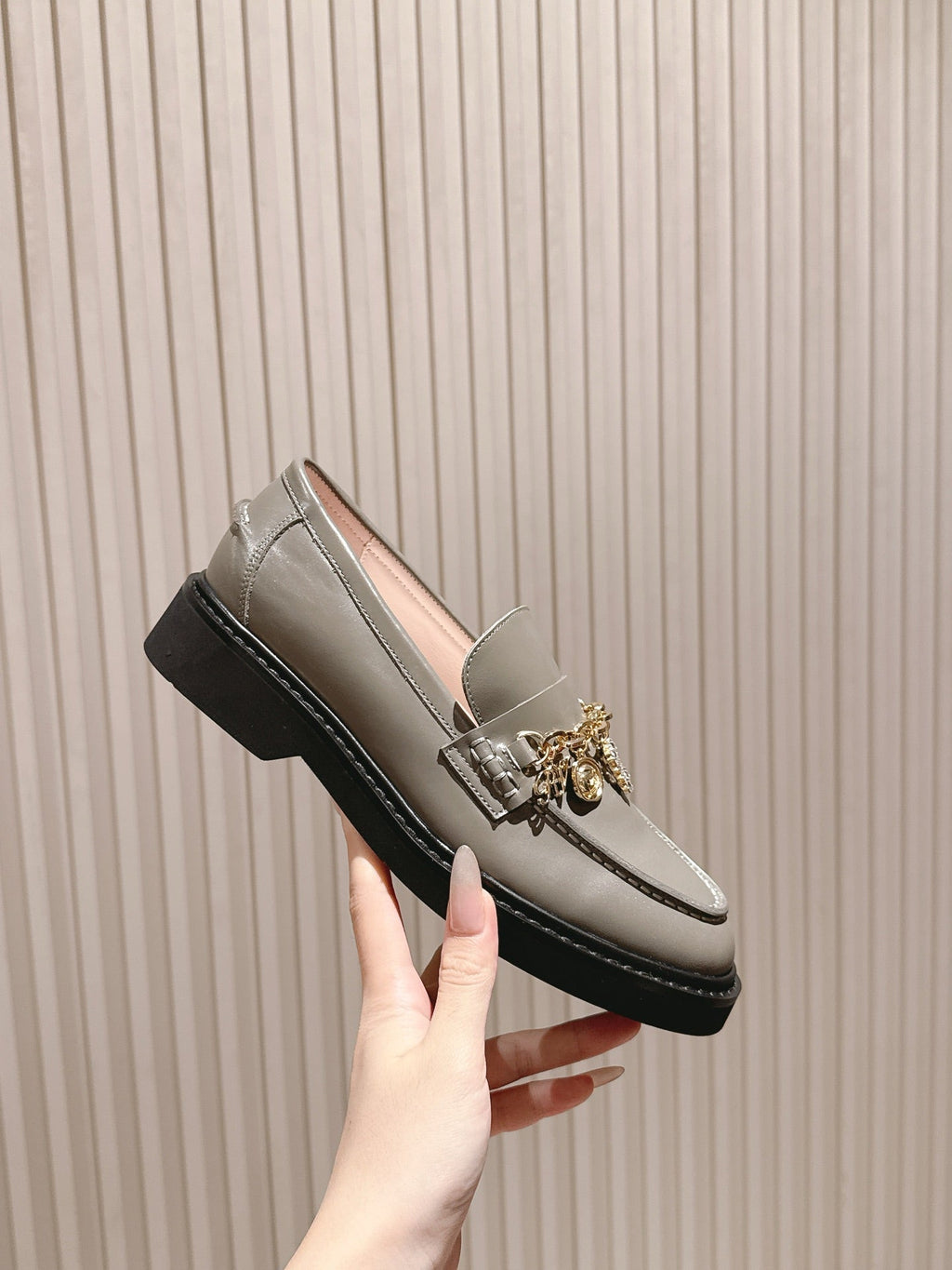 ROGER VIVIER 25S RANGERS CHAIN LOAFER IN GRAY CALFSKIN