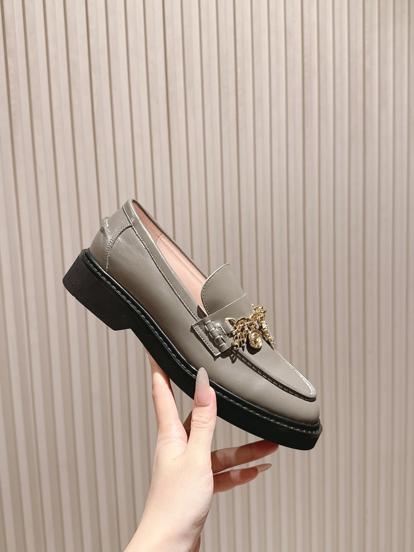 ROGER VIVIER 25S RANGERS CHAIN LOAFER IN GRAY CALFSKIN