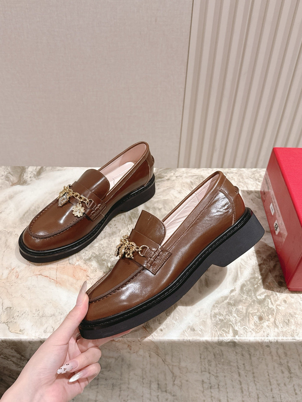 ROGER VIVIER 25S RANGERS CHAIN LOAFER IN DARK BROWN CALFSKIN