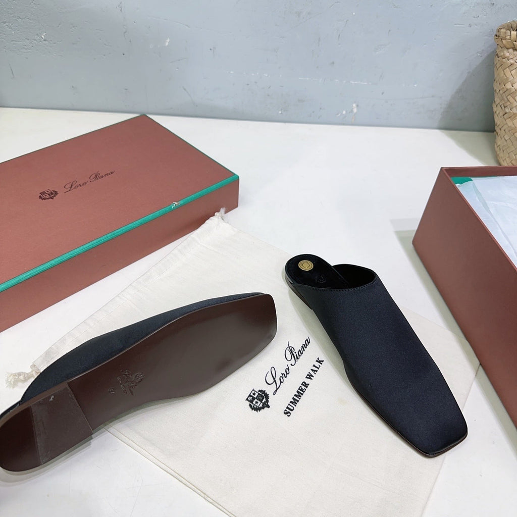 FLAT BUBBLE IN BLACK CANVAS