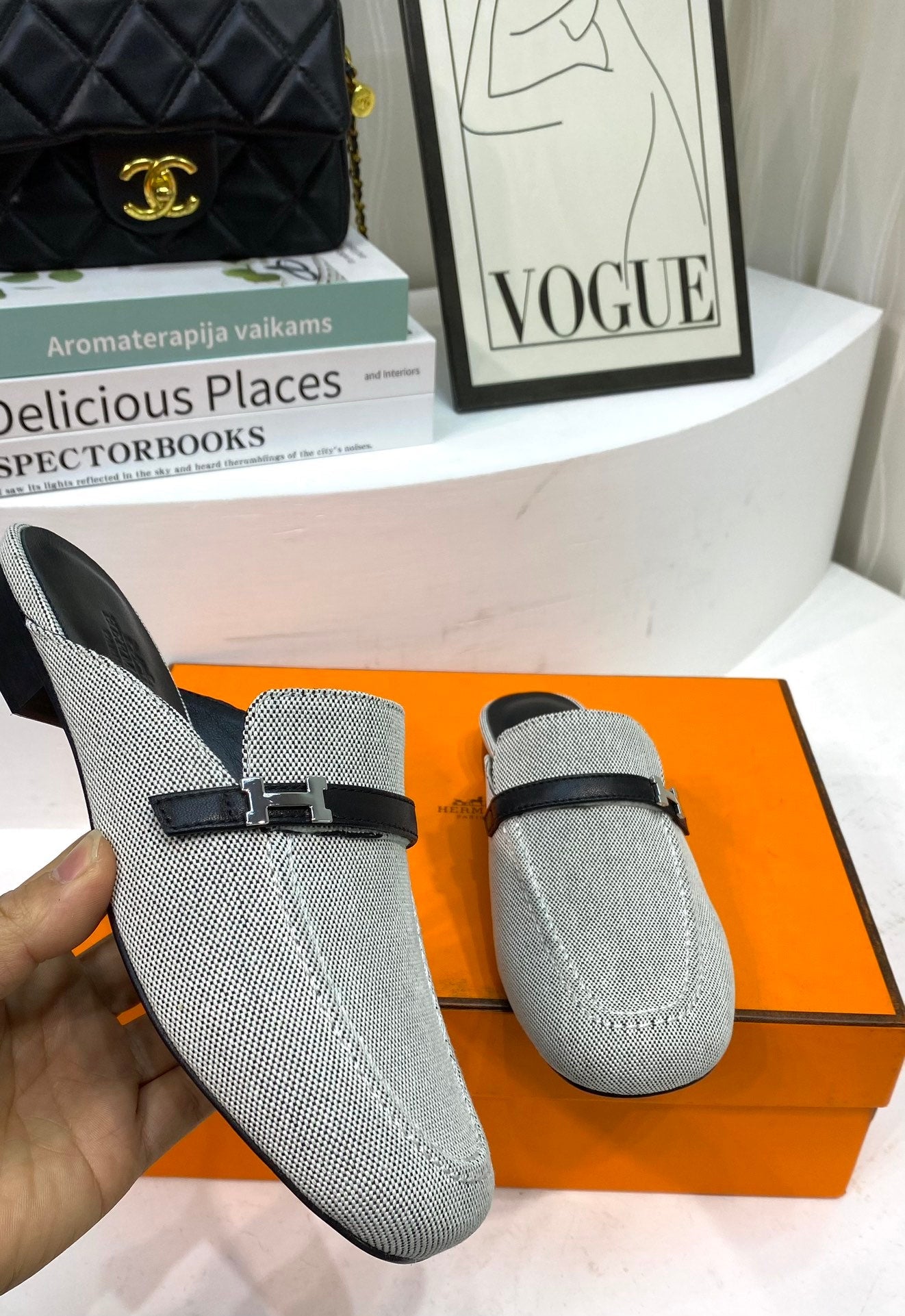 IENA MULE  GRAY CANVAS AND BLACK CALFSKIN