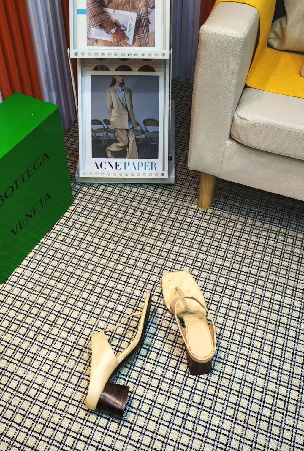 MARELLA THONG IN PALE YELLOW CALFSKIN WITH SIGNATURE INTRECCIATO INSOLE