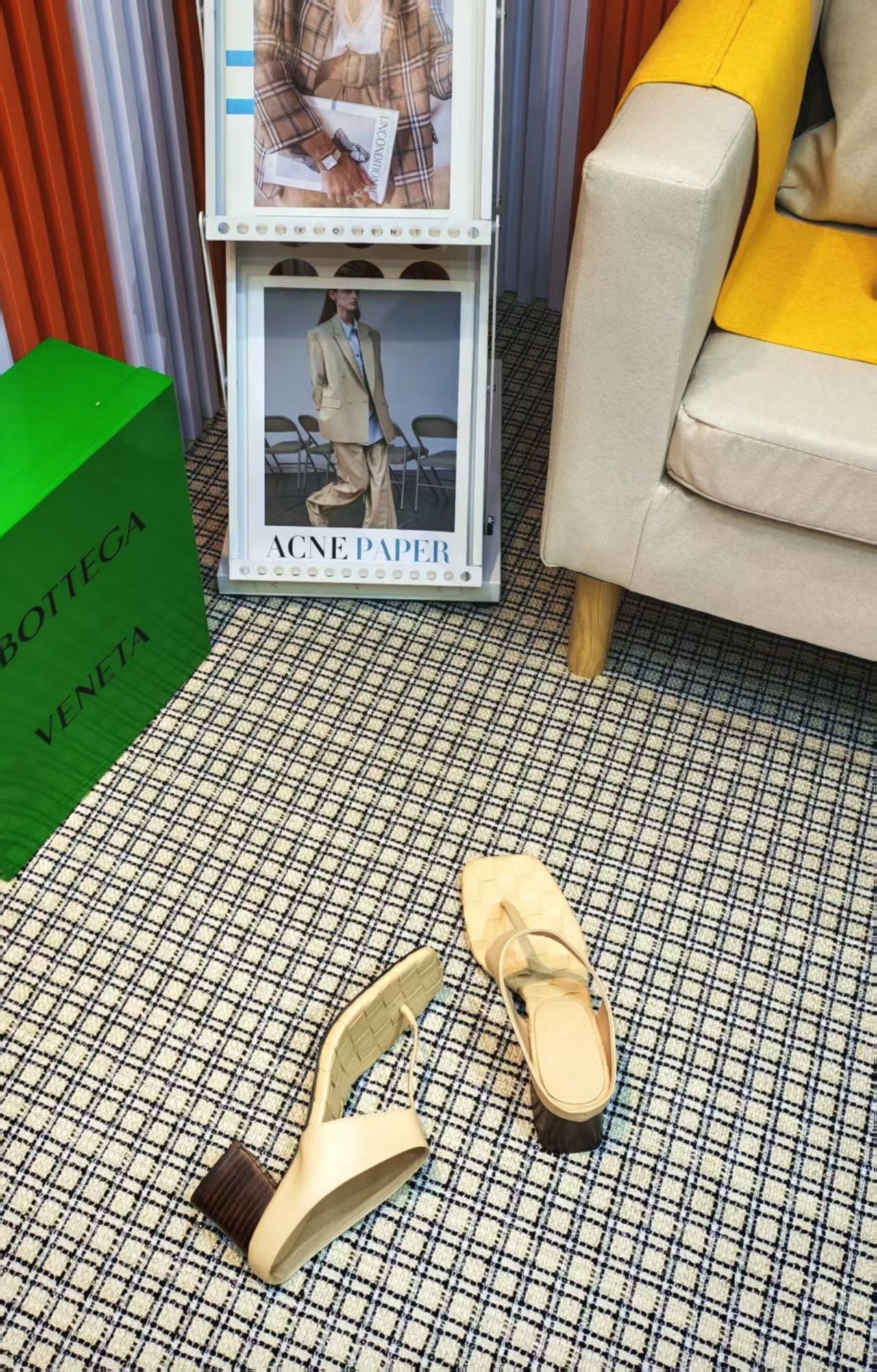 MARELLA THONG IN PALE YELLOW CALFSKIN WITH SIGNATURE INTRECCIATO INSOLE