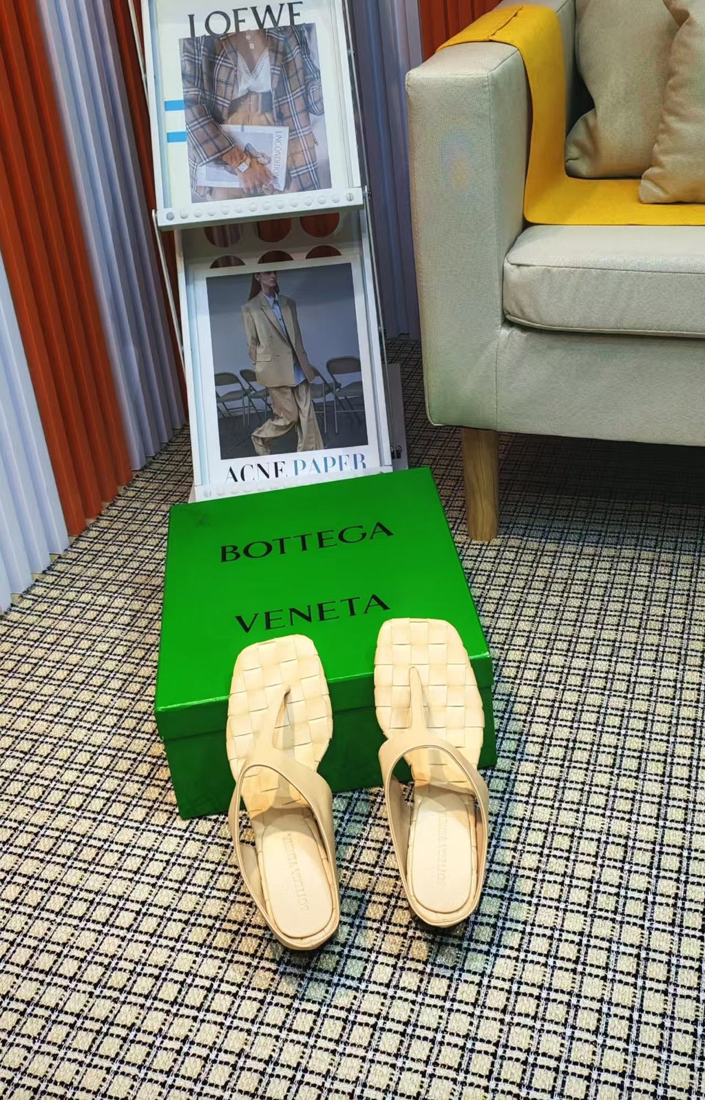 MARELLA THONG IN PALE YELLOW CALFSKIN WITH SIGNATURE INTRECCIATO INSOLE