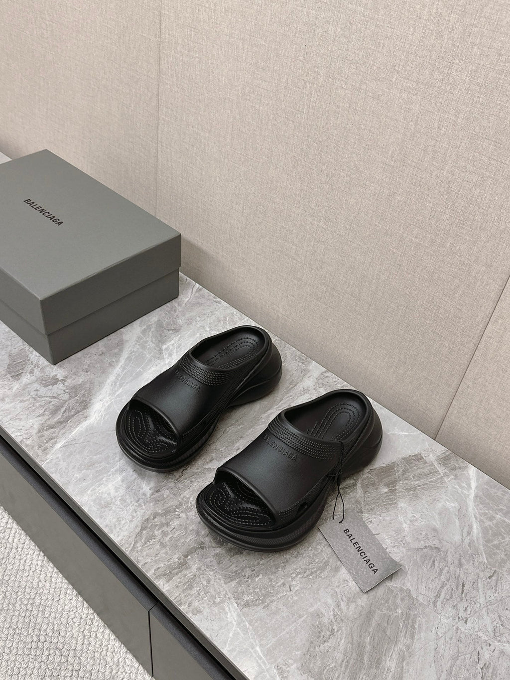 POOL CROCS SLIDE SANDAL IN BLACK RUBBER