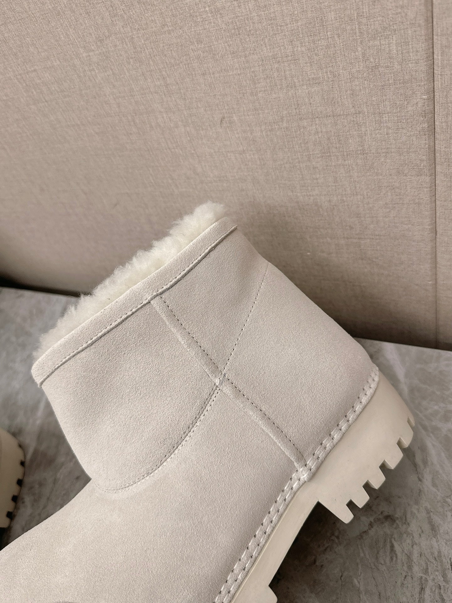 ALASKA BOOTIE IN WHITE SUEDE AND WOOL LINING