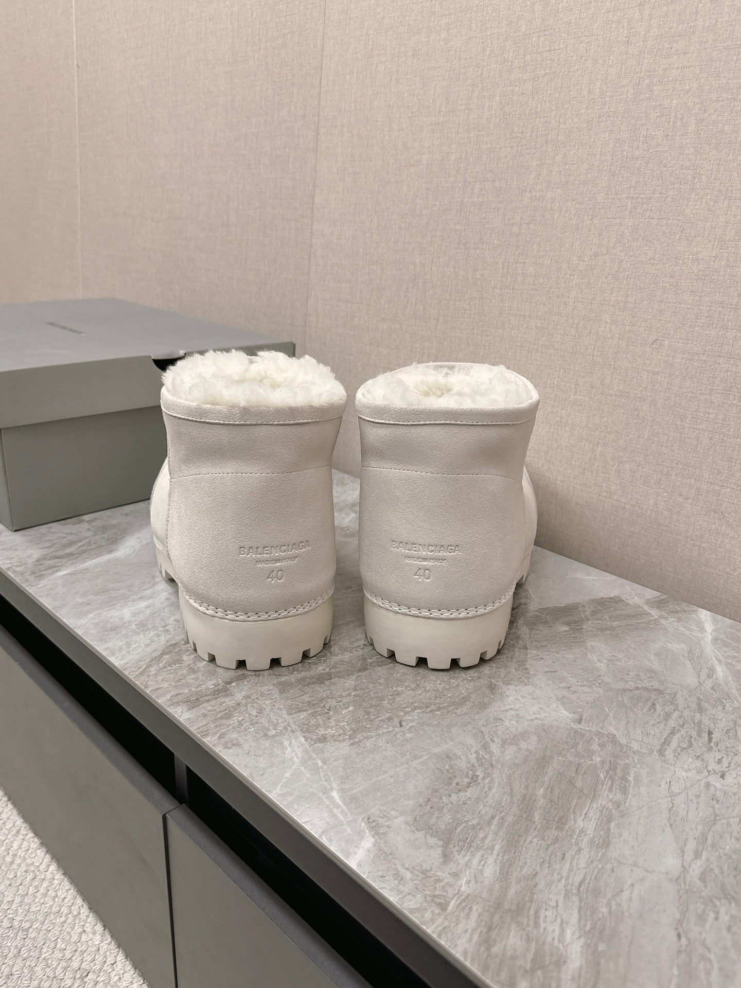 ALASKA BOOTIE IN WHITE SUEDE AND WOOL LINING