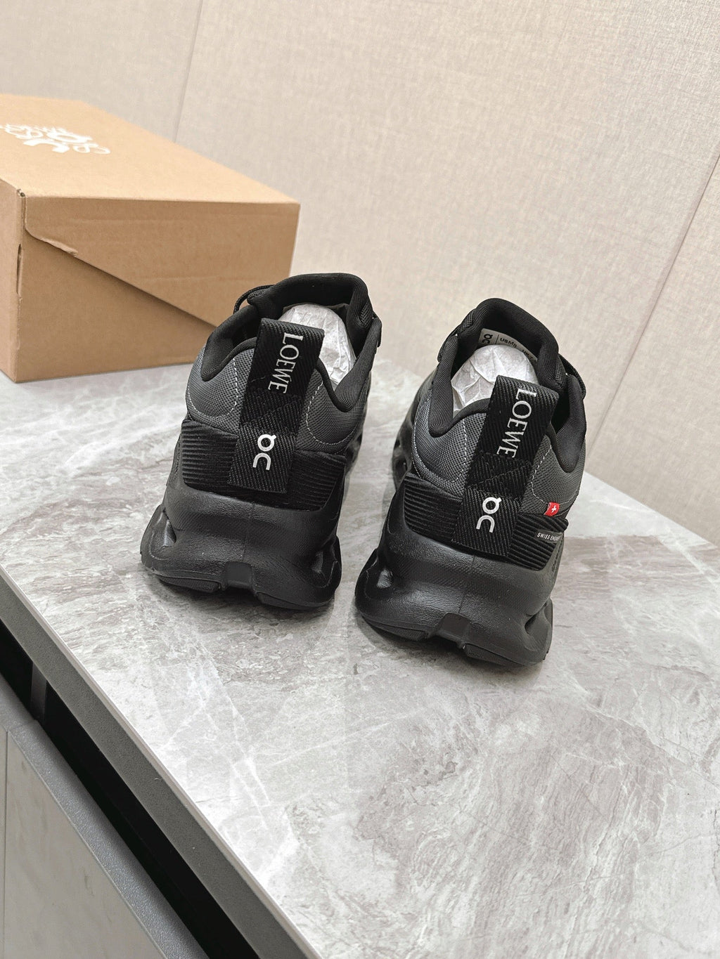 RUN SNEAKER IN BLACK SUEDE AND MESH FABRIC