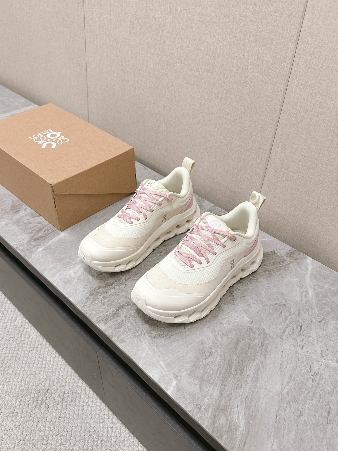 RUN SNEAKER IN PASTEL GRAY MIX BABY PINK SUEDE AND MESH FABRIC