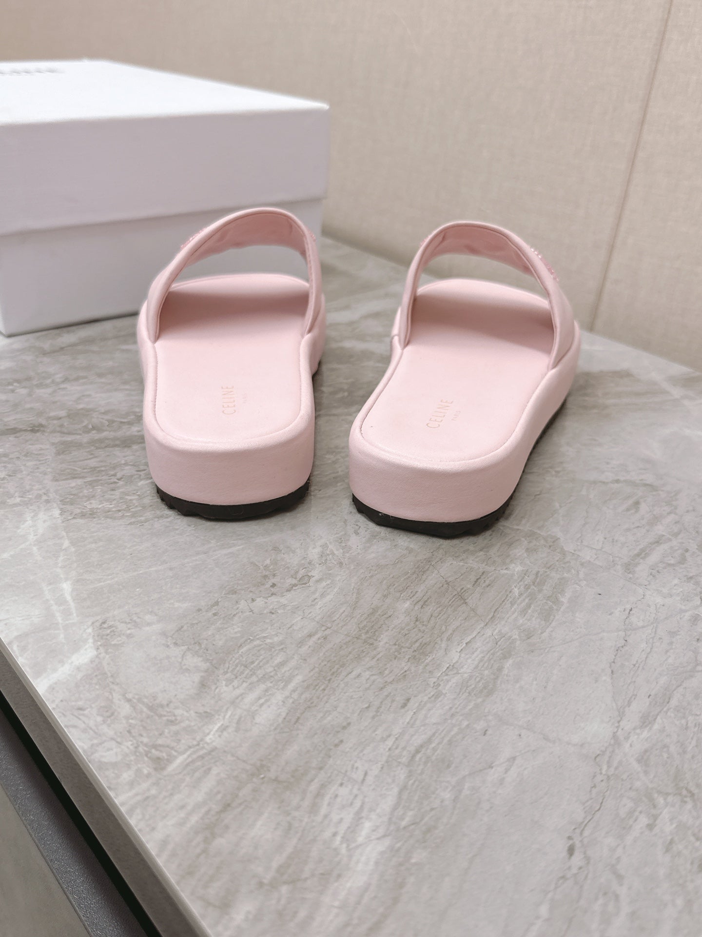 THICK-SOLED SLIDES IN LIGHT PINK SMOOTH LAMBSKIN LOGO WITH CRYSTALS
