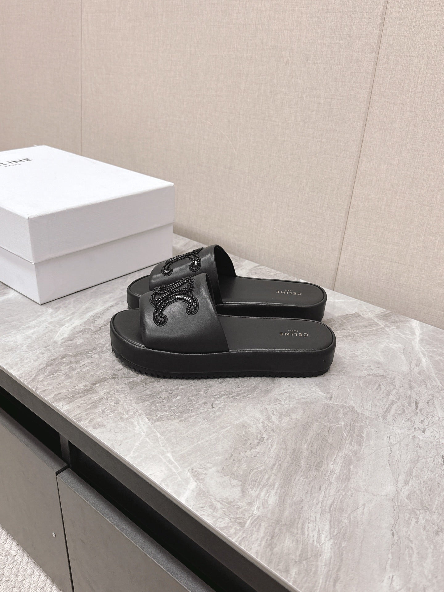 THICK-SOLED SLIDES IN BLACK SMOOTH LAMBSKIN LOGO WITH CRYSTALS