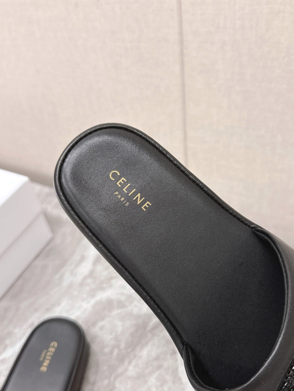 THICK-SOLED SLIDES IN BLACK SMOOTH LAMBSKIN LOGO WITH CRYSTALS