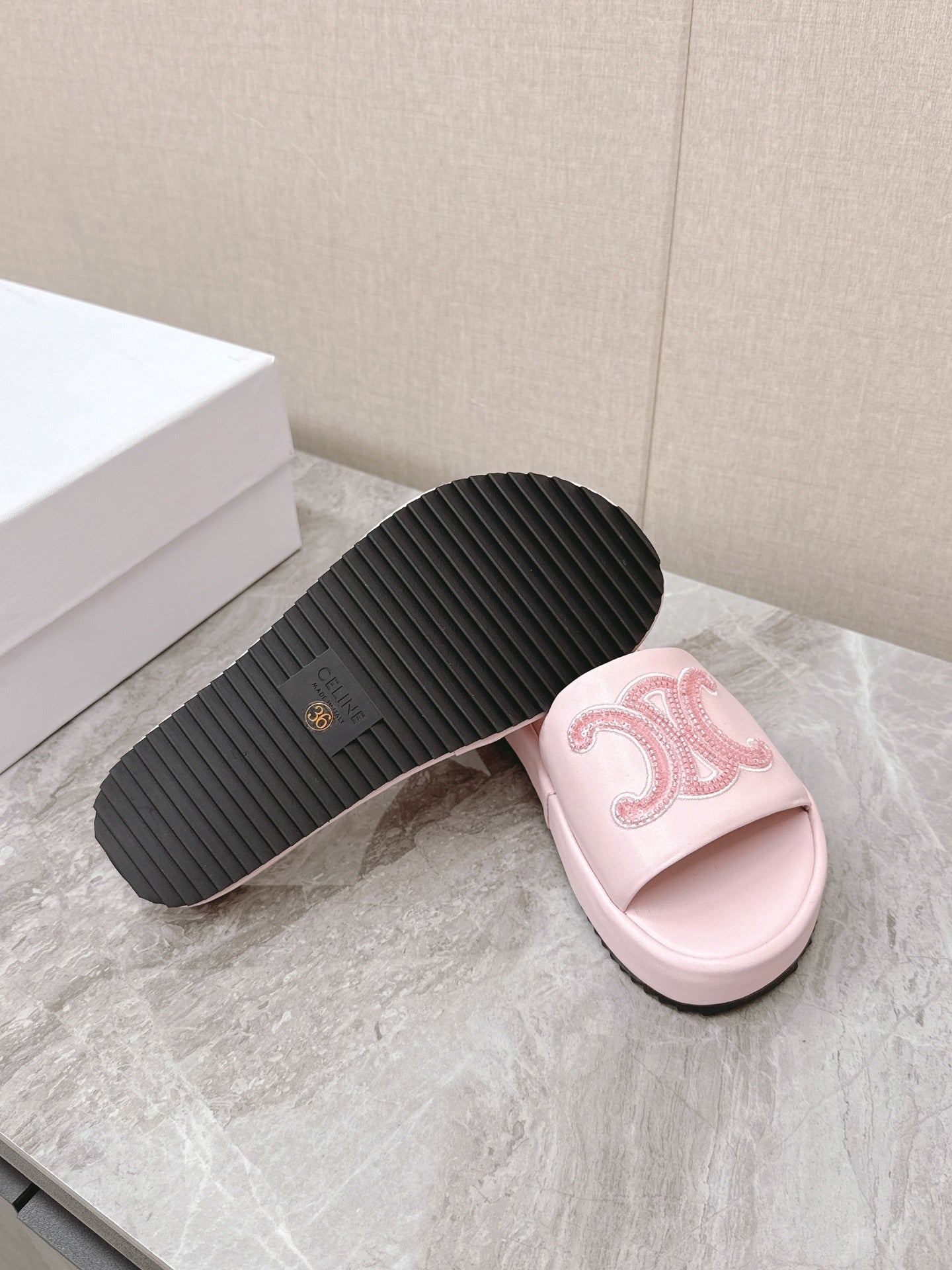 THICK-SOLED SLIDES IN LIGHT PINK SMOOTH LAMBSKIN LOGO WITH CRYSTALS