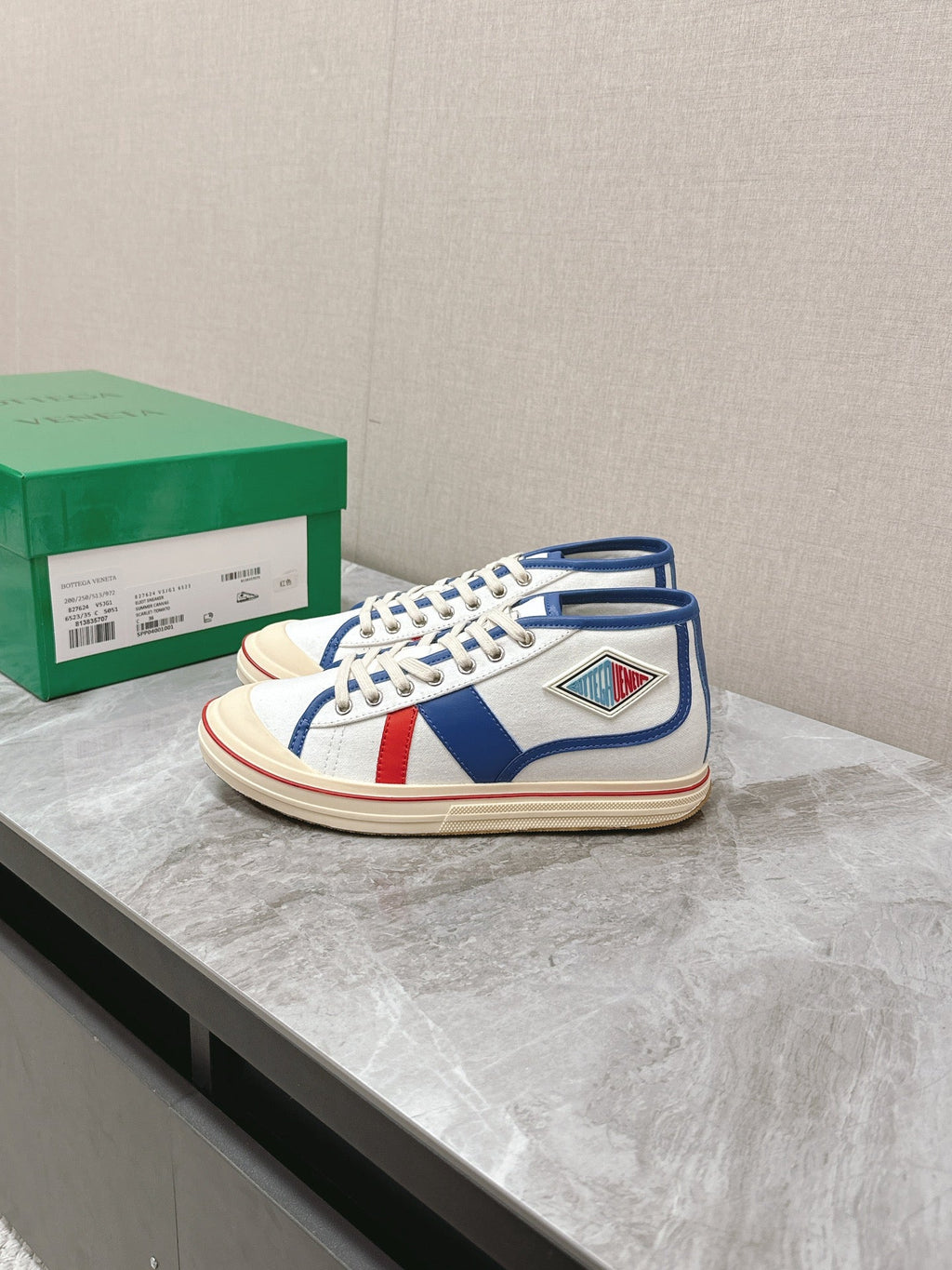 ELIOT SNEAKER IN WHITE CANVAS WITH NAVY BLUE CALFSKIN