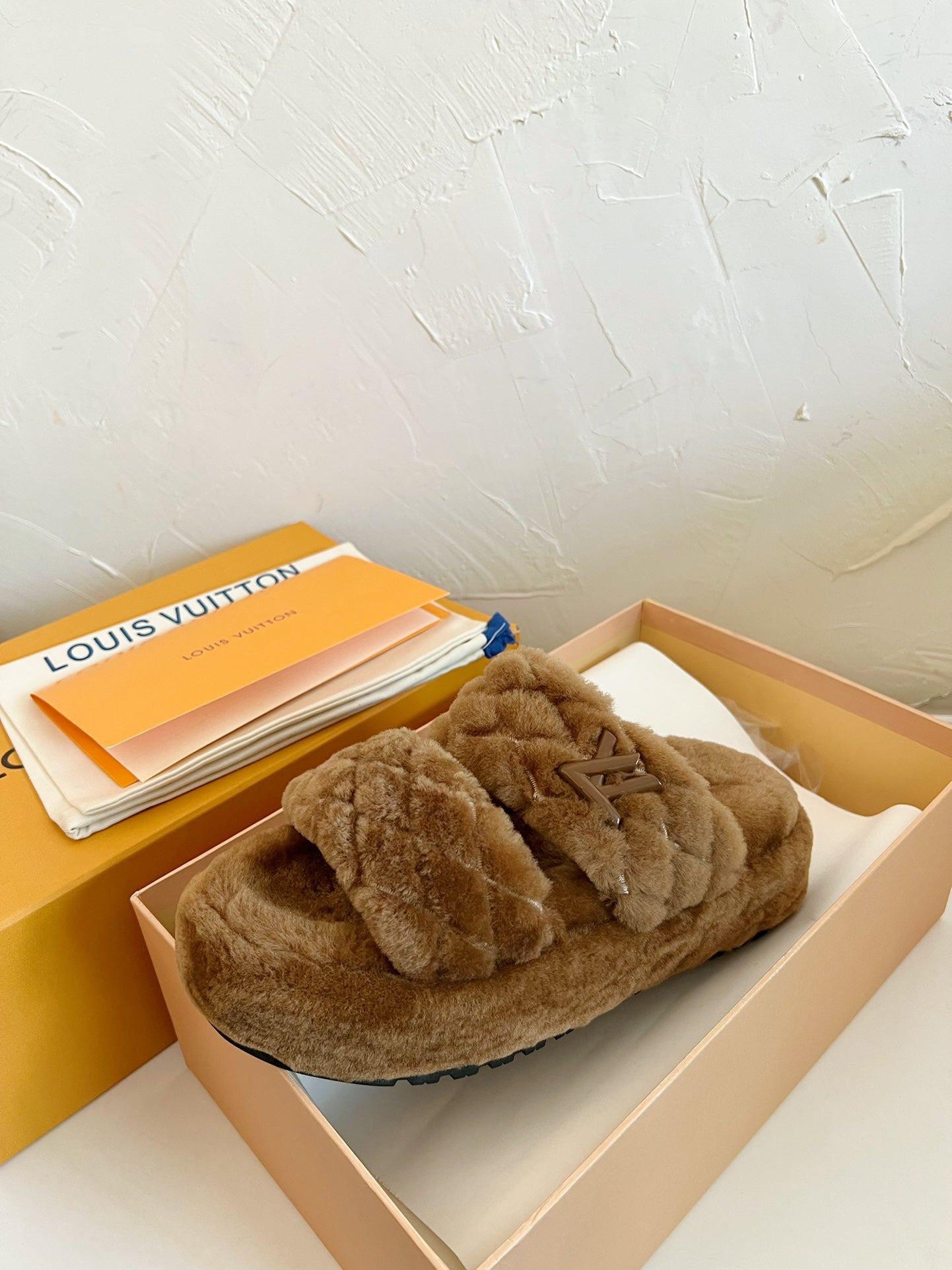 LV SUNSET PLATFORM COMFORT MULE IN CHOCOLATE BROWN SHEARLING