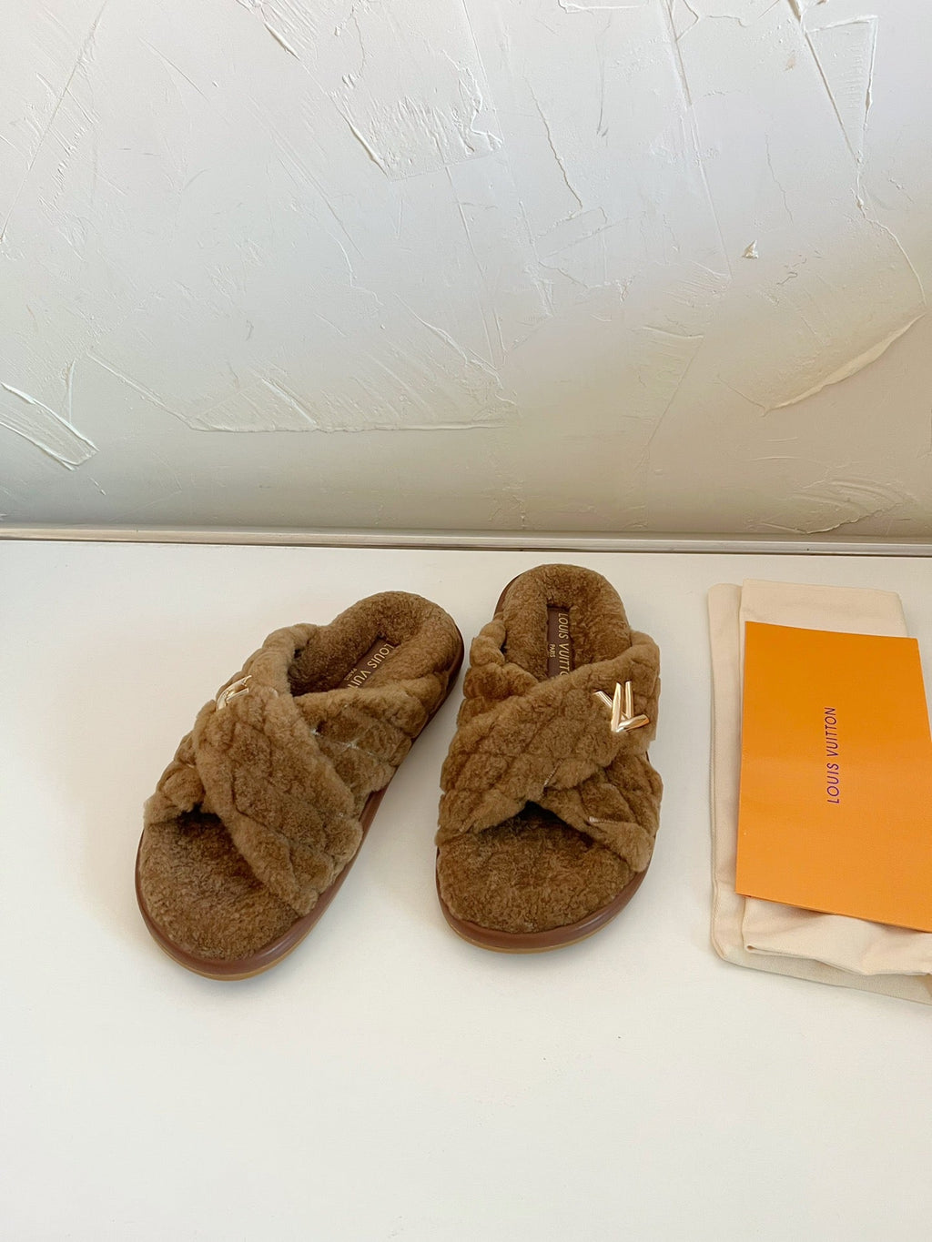 LV BLISS COMFORT MULE IN CHOCOLATE BROWN SHEARLING