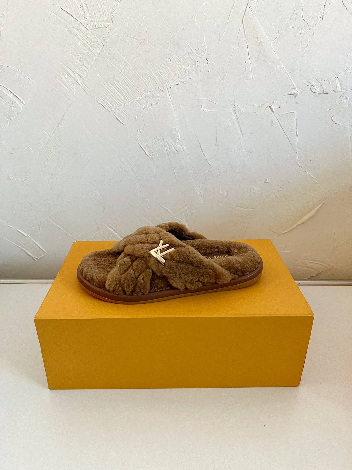 LV BLISS COMFORT MULE IN CHOCOLATE BROWN SHEARLING