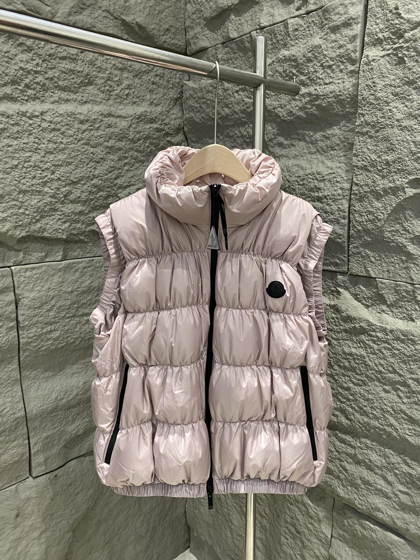 MONCLER PUFFER GILET STYLE 170