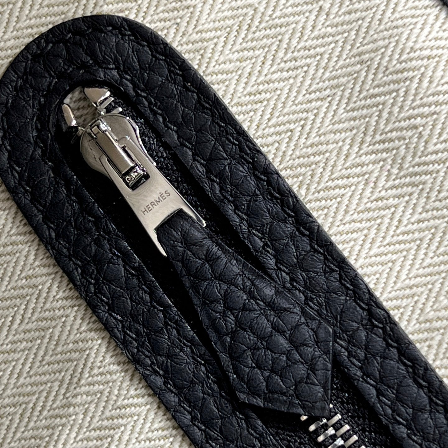 GARDEN PARTY 23CM IN BLACK CALFSKIN