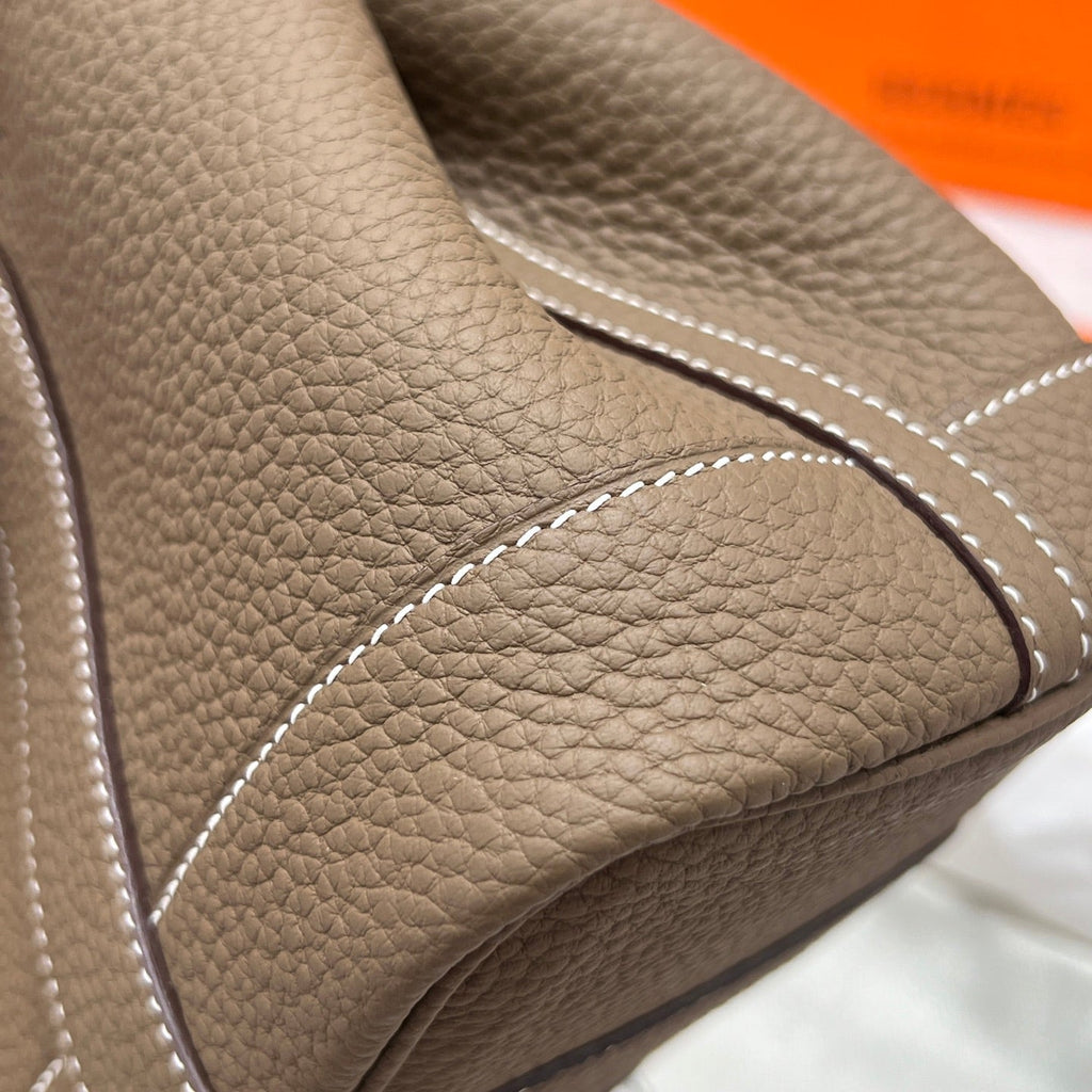 GARDEN PARTY 23CM IN DARK BROWN CALFSKIN