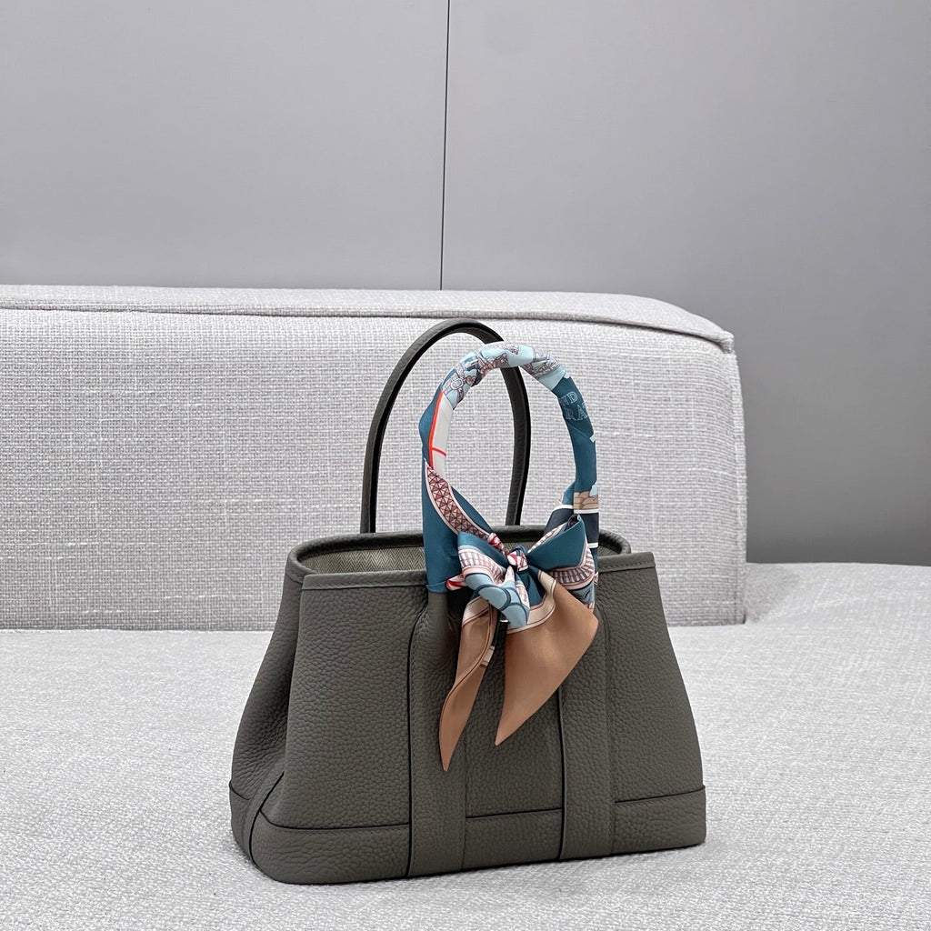 GARDEN PARTY 23CM IN GREY CALFSKIN