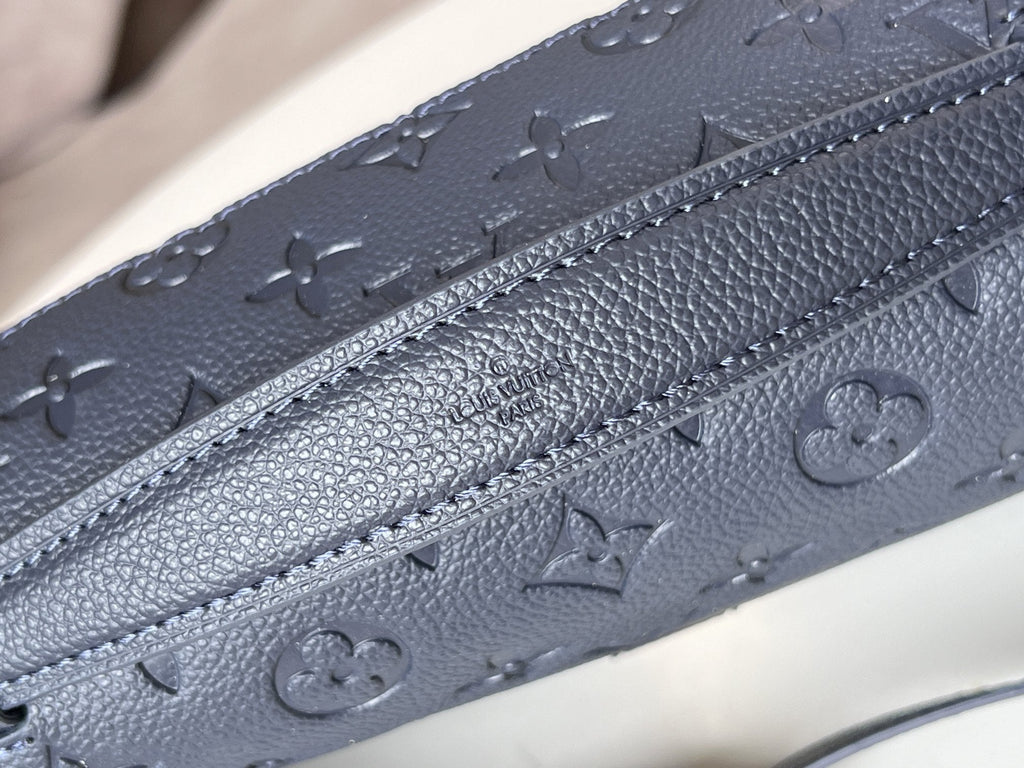 LV 25S POCHETTE METIS 25 IN DARK BLUE MONOGRAM COATED CANVAS GOLD HARDWARE