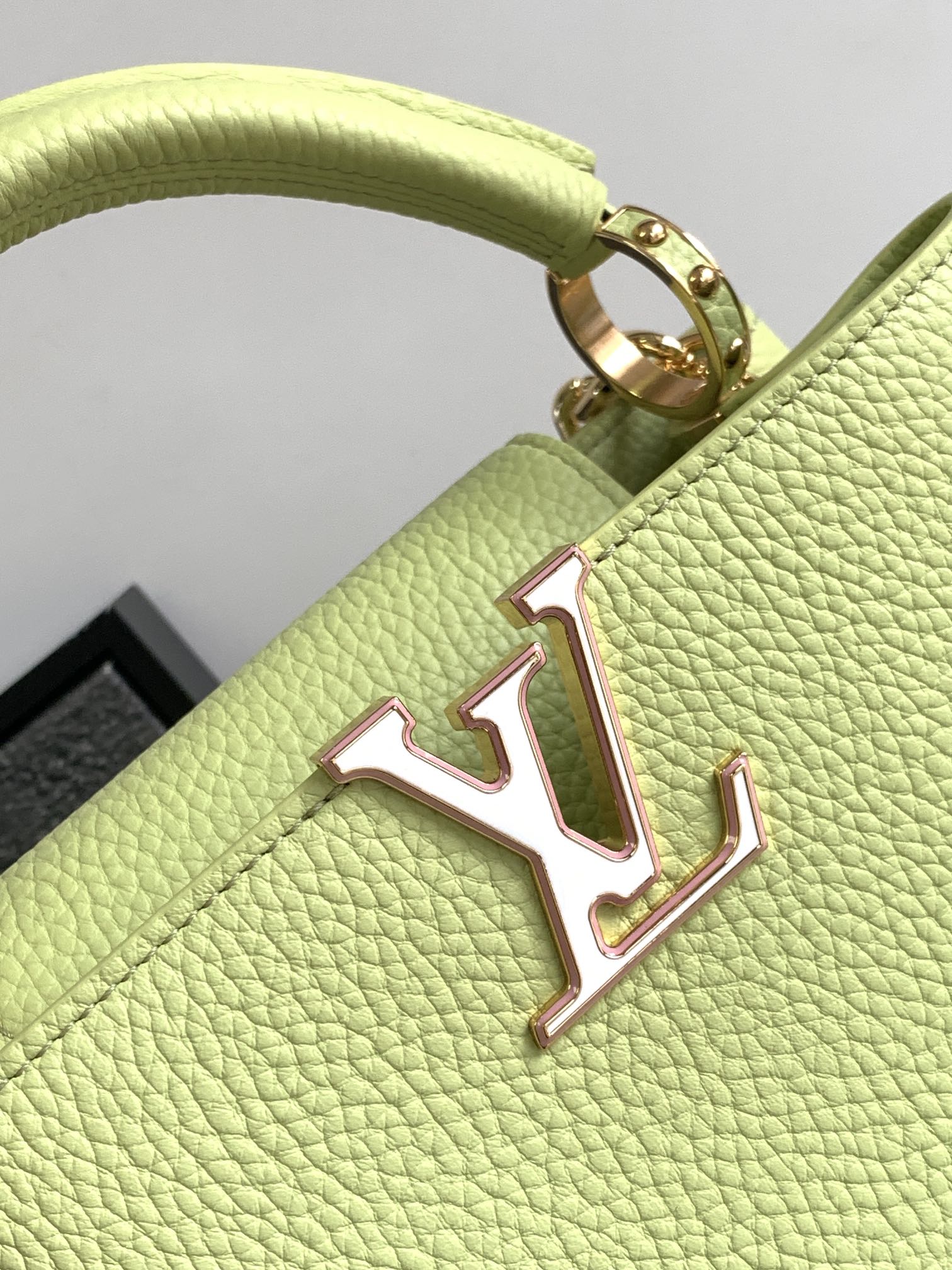 CAPUCINES BB 27 IN PEAR GREEN TAURILLON GOLD HARDWARE