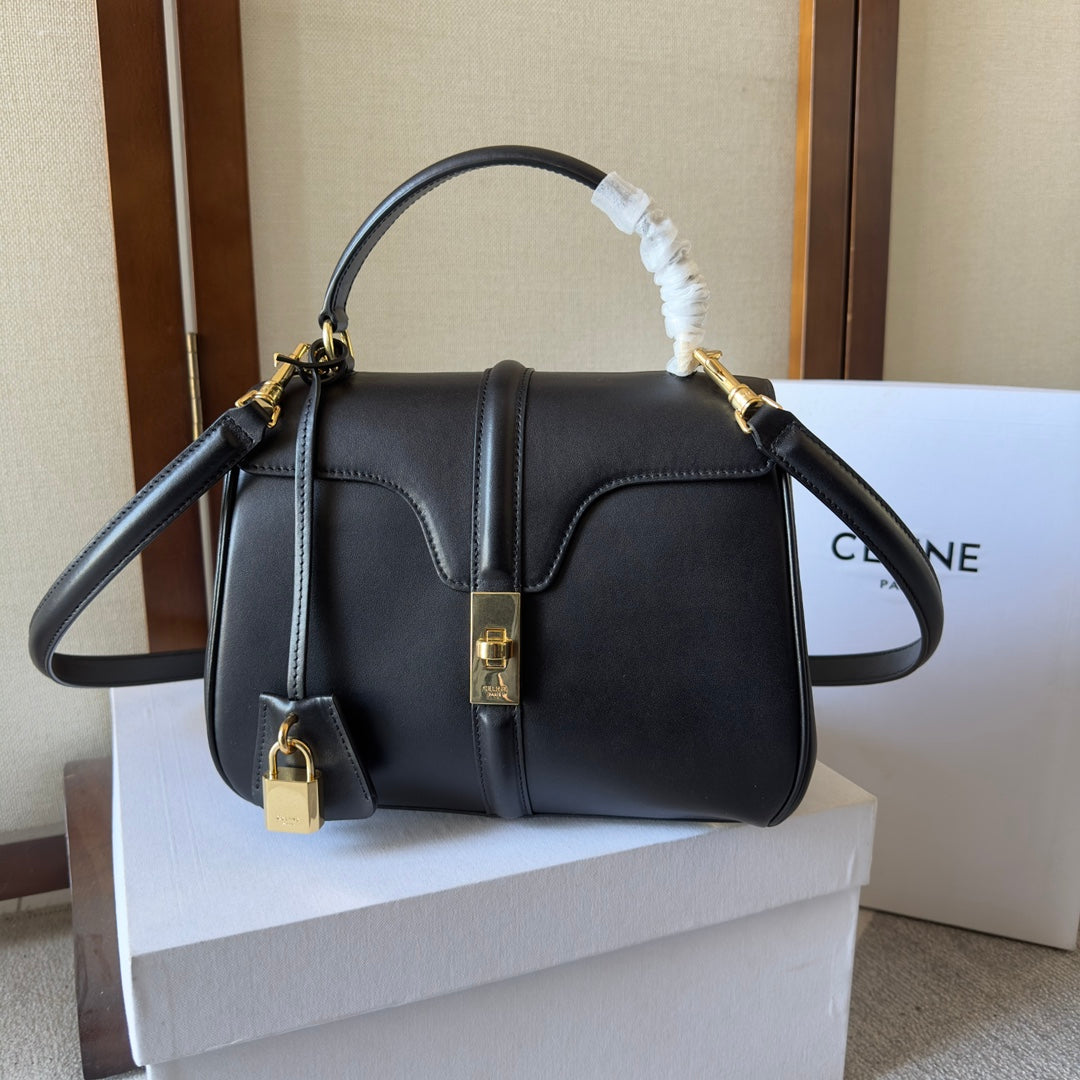 CLASSIQUE BAG 23 IN BLACK CALFSKIN GOLD HARDWARE