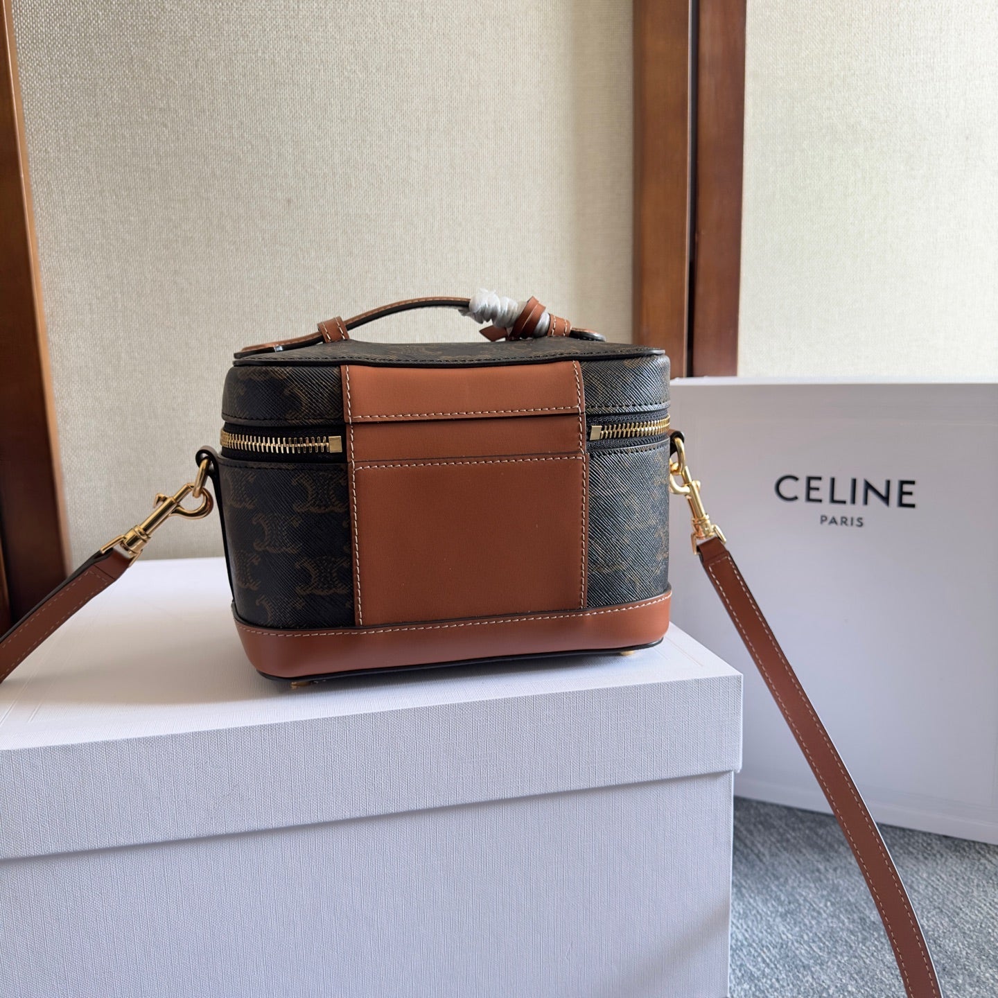 VANITY 18 IN BLACK TRIOMPHE CANVAS AND BROWN CALFSKIN GOLD HARDWARE