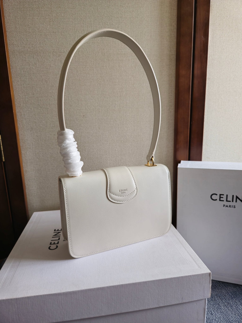 JOSEPHINE BAG 18.5 IN WHITE PATENT CALFSKIN