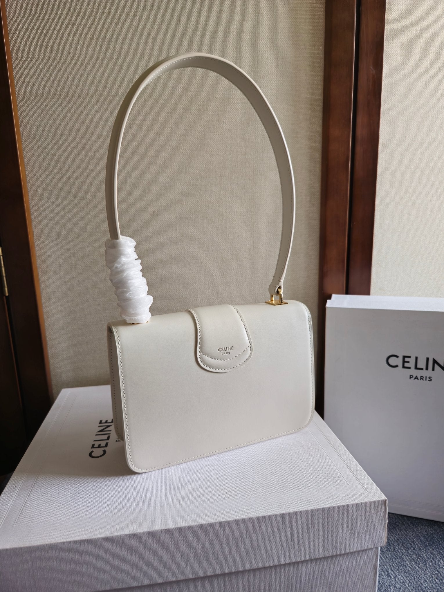 JOSEPHINE BAG 18.5 IN WHITE PATENT CALFSKIN